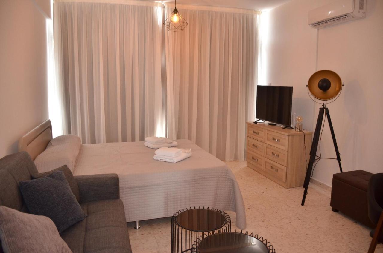 Almyria Apartments - By Imh Travel & Tours Пафос Екстериор снимка